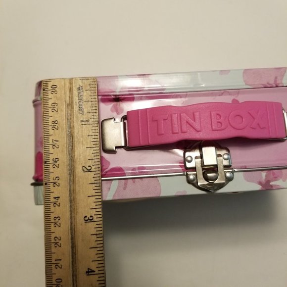 Disney Princess Tin Box, Cinderella, Snow White and Sleeping Beauty Small Lunch - Picture 8 of 10